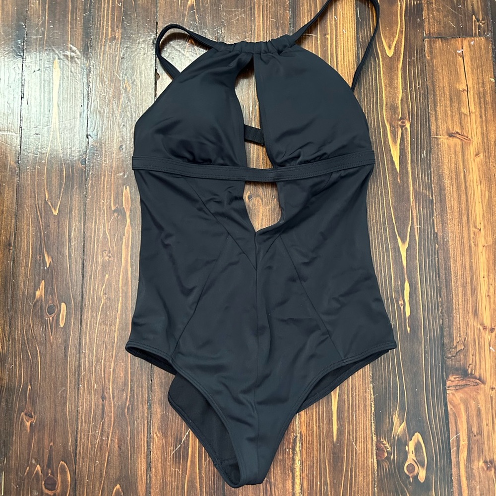 Adore Me black swimsuit with cutout -M
